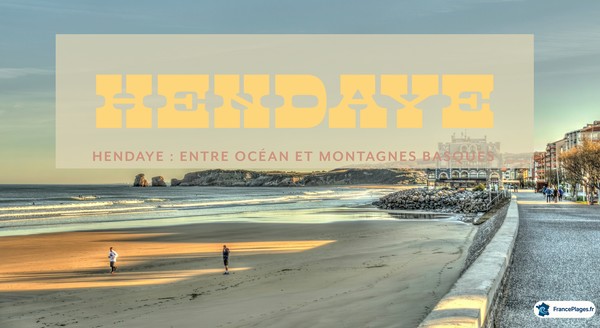 Promenade en bord de mer à Hendaye avec vue sur la plage et les Deux Jumeaux, entre océan Atlantique et montagnes basques