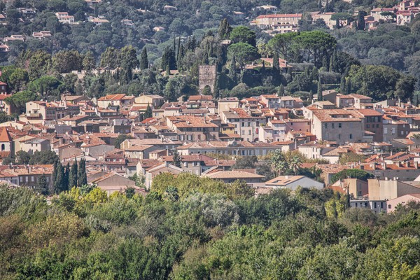 Cogolin village près de Saint-Tropez sur la Côte d'Azur
