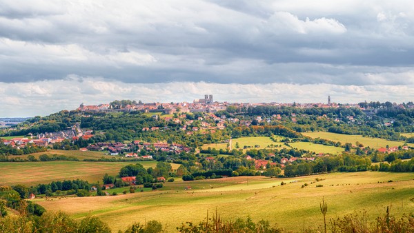 Vue du vieux village Français Langres
