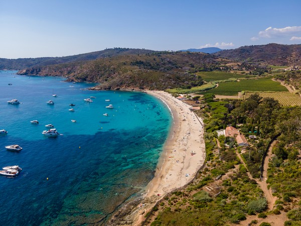Vue aérienne de la plage de Briande à La Croix-Valmer (Riviera Français, Sud de la France)