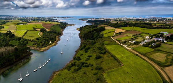 paysage dans la région Landeda à la côte atlantique du Finistère en Bretagne, France