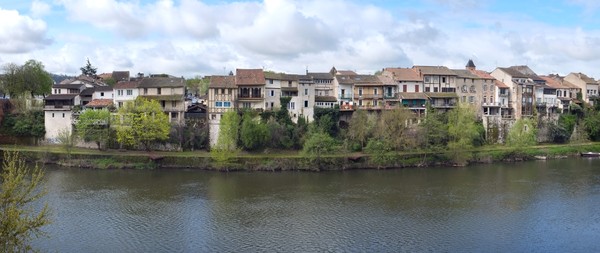 Soleil printanier à Villeneuve-sur-Lot, France pittoresque