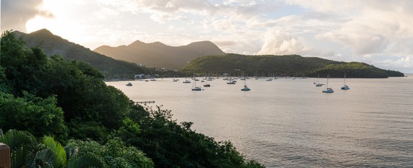 Couché de soleil sur la anse de Arlet en Martinique.