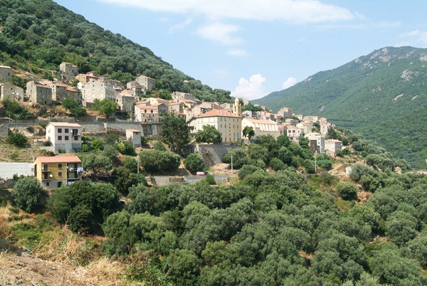 Le village de Olméto sur l'île de la Corse