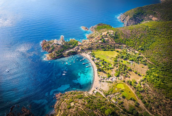 Paysage avec la baie de Girolata, île de Corse