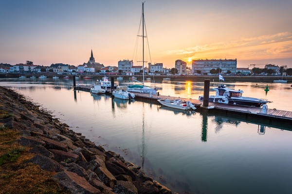 Port de Saint-Gilles-Croix-de-Vie au lever du soleil