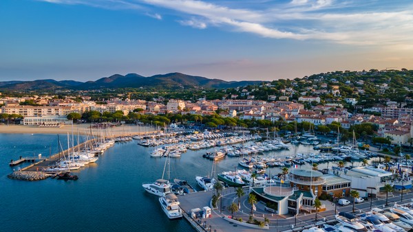 Vue aérienne du port de Sainte-Maxime à Français Riviera (Sud de la France)