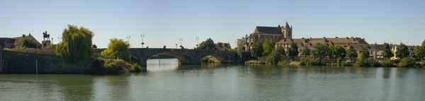 Vue sur la ville de Montereau Fault Yonne